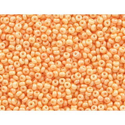 Perles de rocaille, craie, en vrac, pêche douce claire, grandeur 10. Vendu en paquet de 500 grammes. (SKU# GBCS10L/23810)