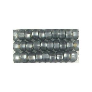 Perles de rocaille, gris transparent doublé d'argent mat, grandeur 6. Vendu en paquet de 500 grammes. (SKU# GBM6L/47010)