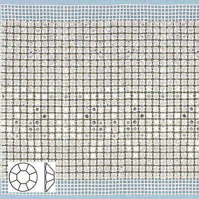 Galon pierres du Rhin, 24 rangs de filet blanc 2 côtés cristal coupé à la machine, plat. La commande minimum est de 1 metre. (SKU# RBF2024W2N101)