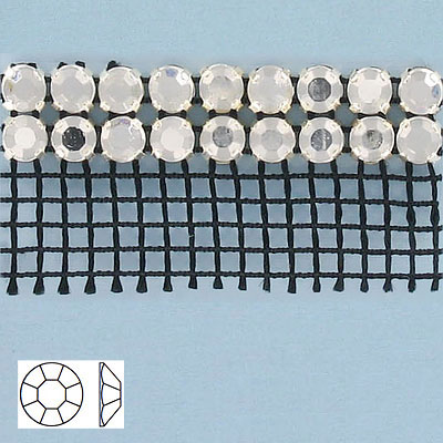 Galon pierres du Rhin, filet noir 2 rangs, 1 côté cristal xt, plat. La commande minimum est de 1 metre. (SKU# RBF202B1N101X)