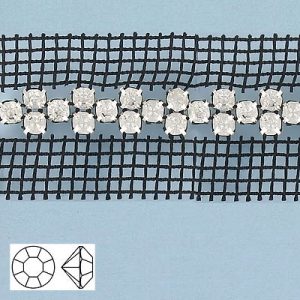 Galon pierres du Rhin, croix fantaisie, 2 côtés, filet noir, cristal brillant. La commande minimum est de 1 metre. (SKU# RBM366B2N101B)
