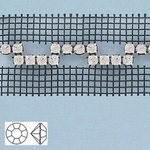 Galon pierres du Rhin, 2 rangs décalés, filet noir, cristal brillant. La commande minimum est de 1 metre. (SKU# RBM943B2N101B)