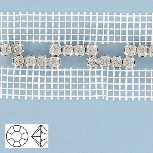 Galon pierres du Rhin, 2 rangs décalés, filet blanc, cristal brillant. La commande minimum est de 1 metre. (SKU# RBM943W2N101B)