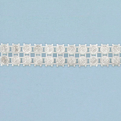Galon pierres du Rhin, 2 rangs, ss13, bande plastique transparente, cristal brillant. La commande minimum est de 1 metre. (SKU# RBP132C101B)