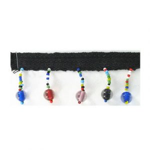 Frange, 1 pouce, perles de verre sur ruban noir. La commande minimum est de 1 verge. (SKU# SMF755B/MU)
