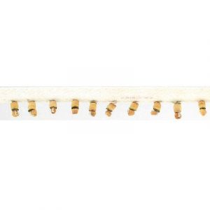 Frange de perles en bois sur ruban blanc. La commande minimum est de 1 verge. (SKU# SMF860/WHT)