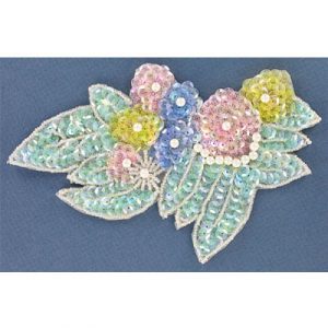 Appliques en paillettes, fleur avec feuilles, couleurs pastel, 17x10.5cm (6.5"x4.5"). Vendu separement. (SKU# SMTT31228/PMU)