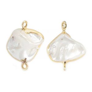 Connecteur en perles d'eau douce, 15-25mm, forme irreguliere, naturel, bordure couleur or. Vendu en paquet de 2. (SKU# SPCNPEARL1/GL)